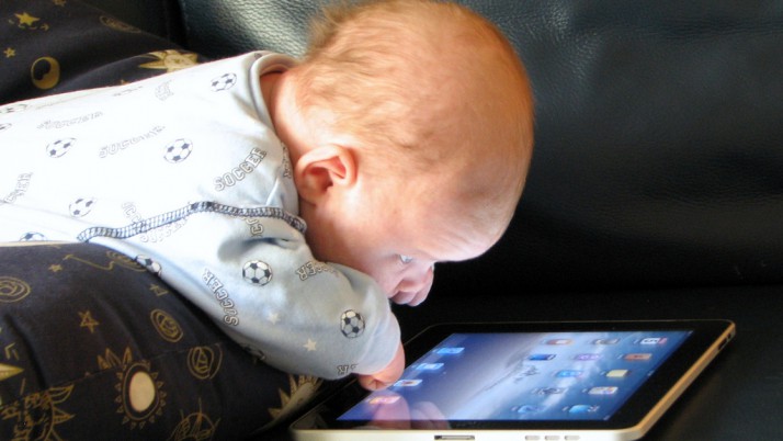 Móviles o tabletas en niños pequeños ¿Sí o no?