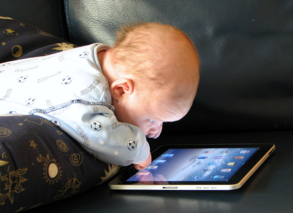 Móviles o tabletas en niños pequeños ¿Sí o no?